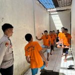 Personel Sat Tahti Melakukan Pembinaan Jasmani Terhadap Tahanan di Rutan Polres Aceh Singkil